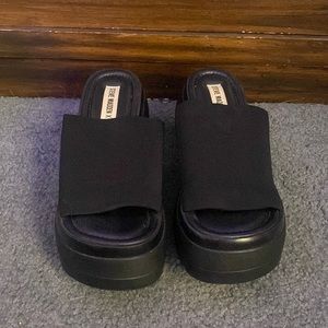 STEVE MADDEN X UO Exclusive Slinky Sandal